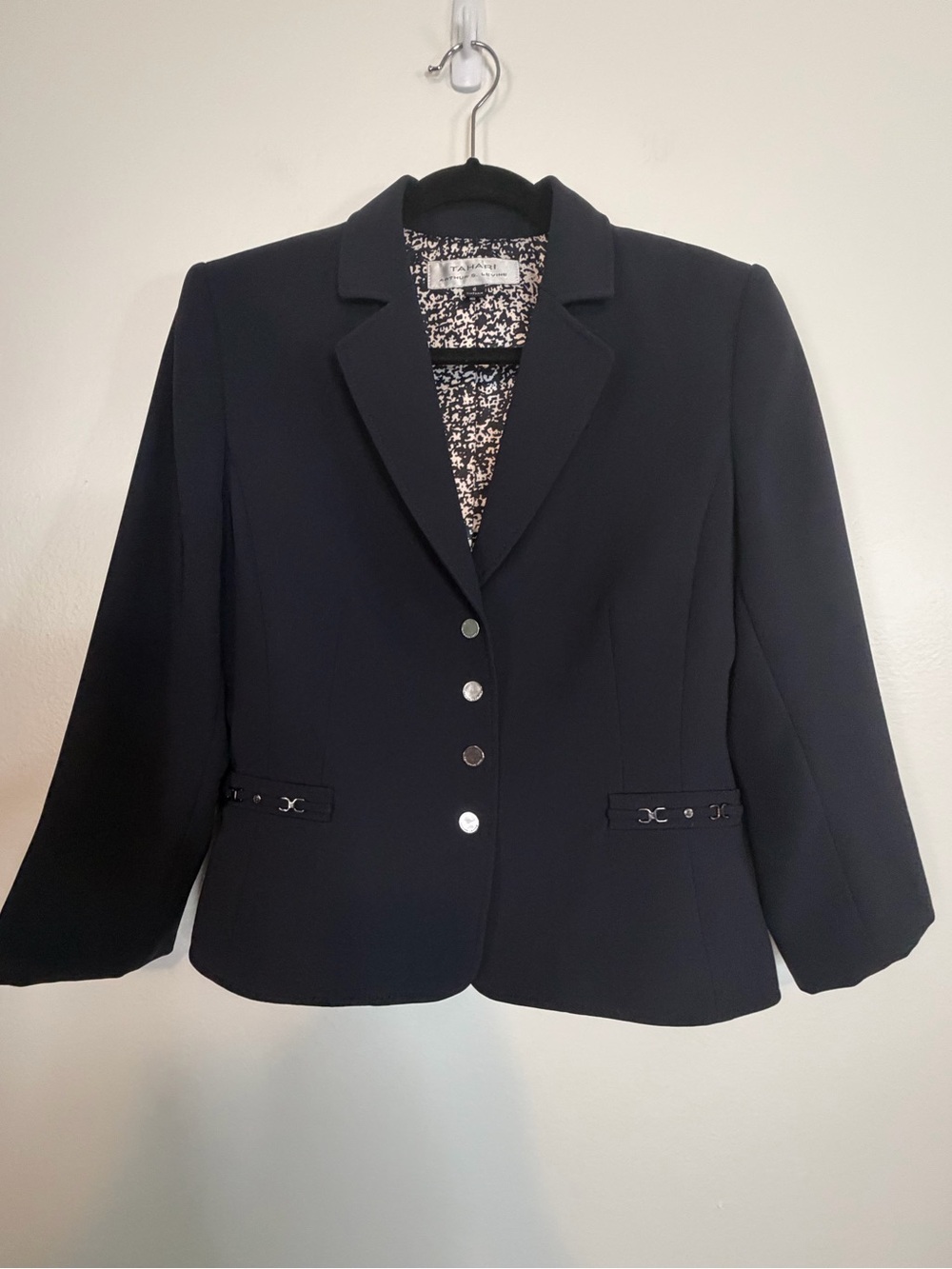 TAHARI Arthur S Levine sz 6 Blazer Jacket Black Fully Lined Snap Closure Career